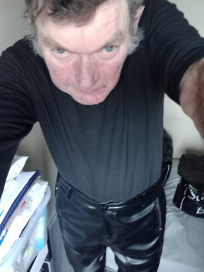 English men looking for love