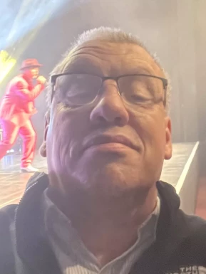 English men looking for love