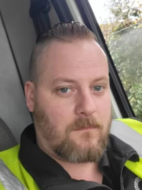 English men looking for love